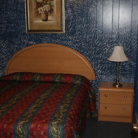 Sunny Beach Motel Penticton Kültér fotó