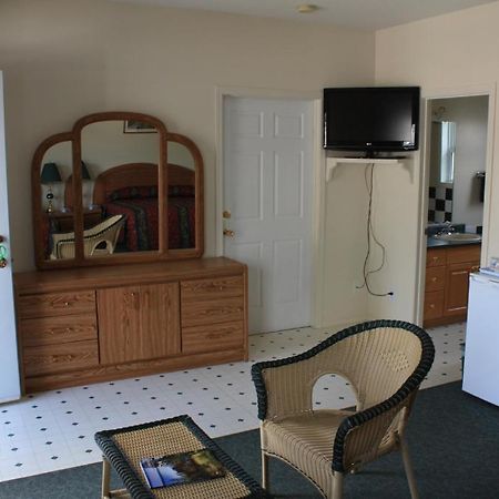 Sunny Beach Motel Penticton Kültér fotó