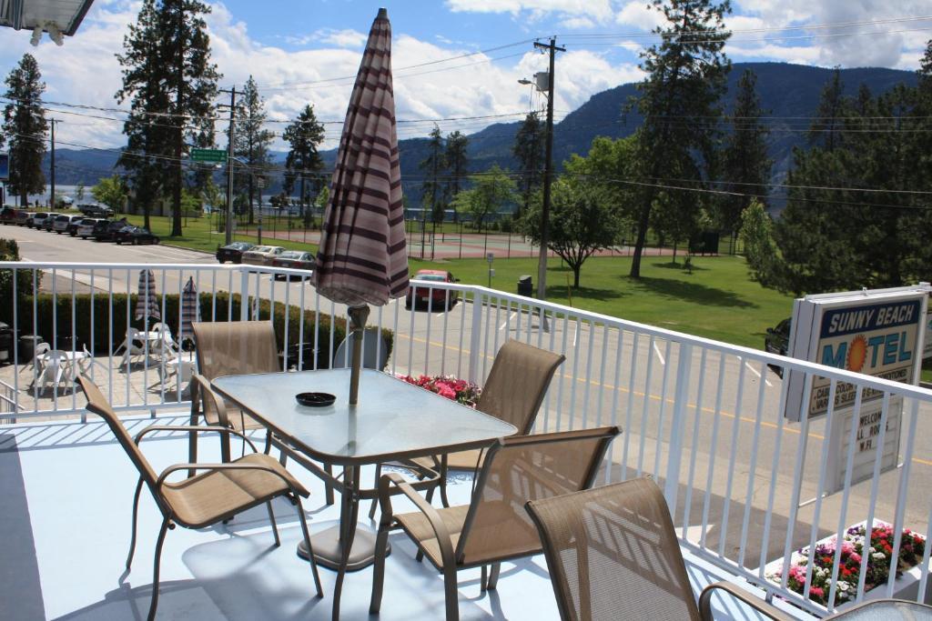 Sunny Beach Motel Penticton Kültér fotó