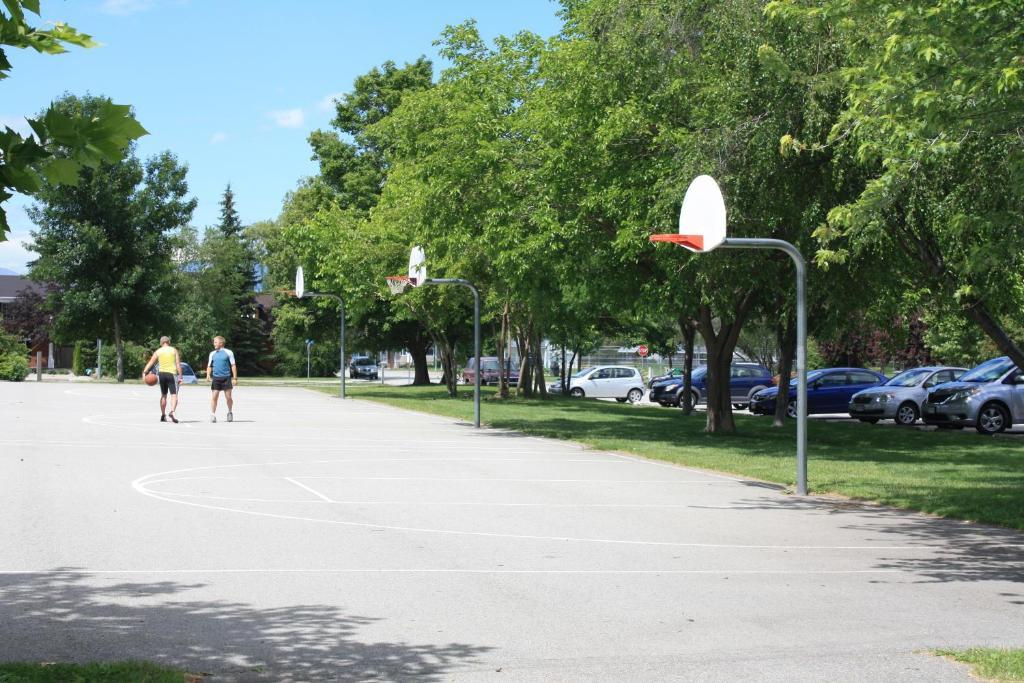 Sunny Beach Motel Penticton Kültér fotó