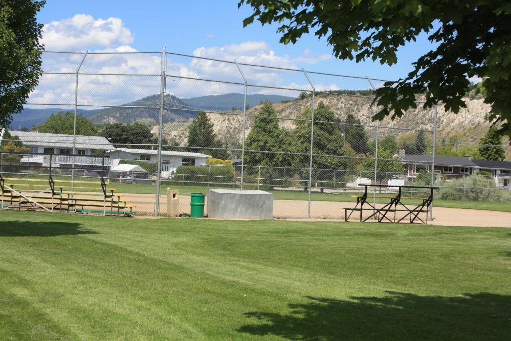 Sunny Beach Motel Penticton Kültér fotó