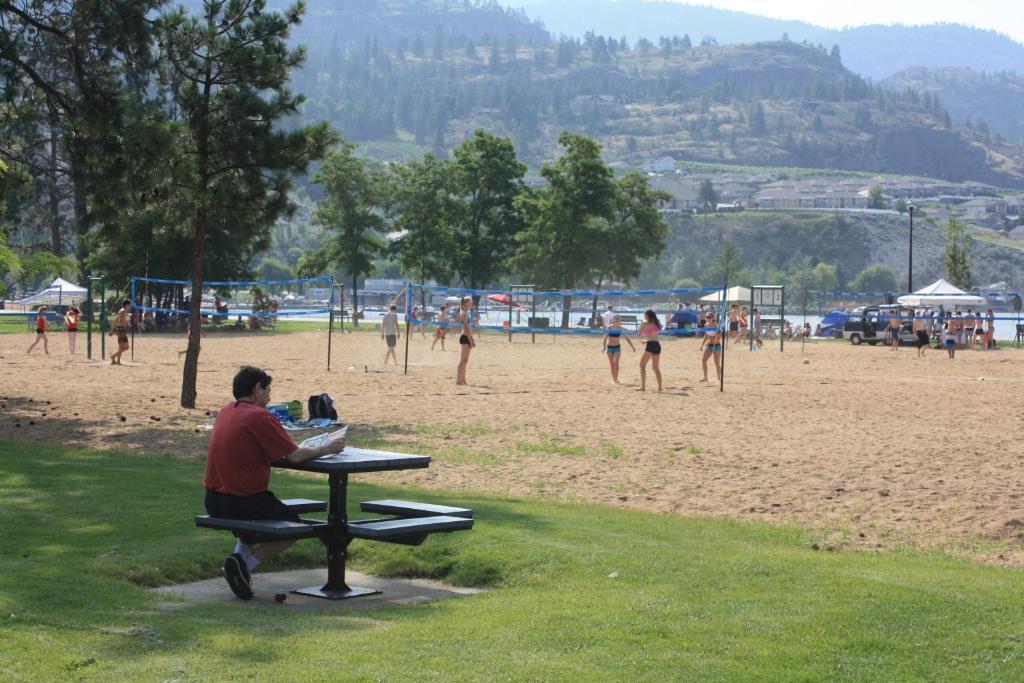 Sunny Beach Motel Penticton Kültér fotó