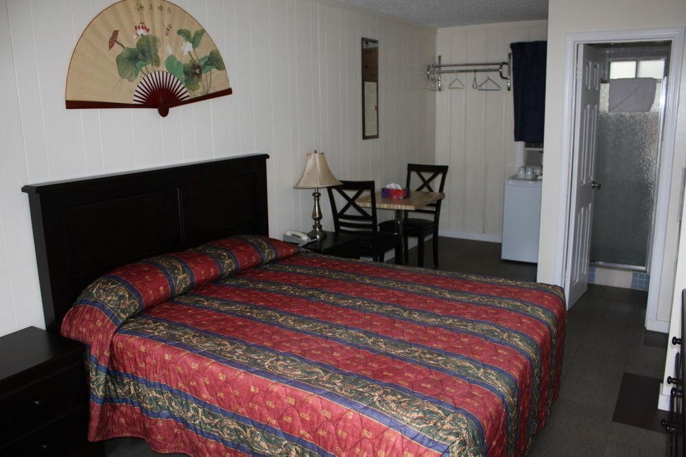 Sunny Beach Motel Penticton Kültér fotó