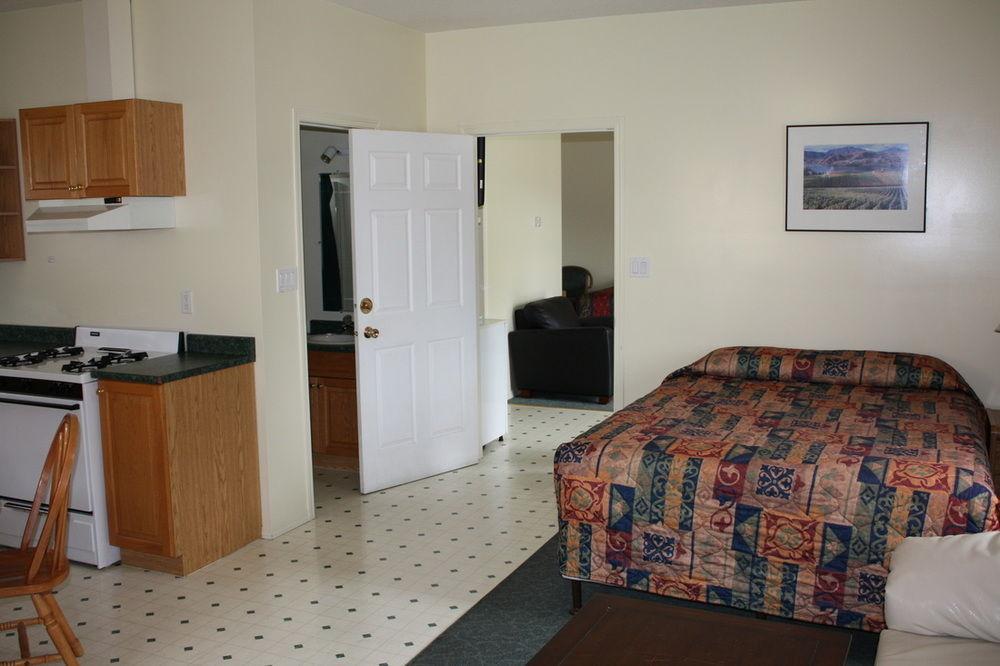 Sunny Beach Motel Penticton Kültér fotó
