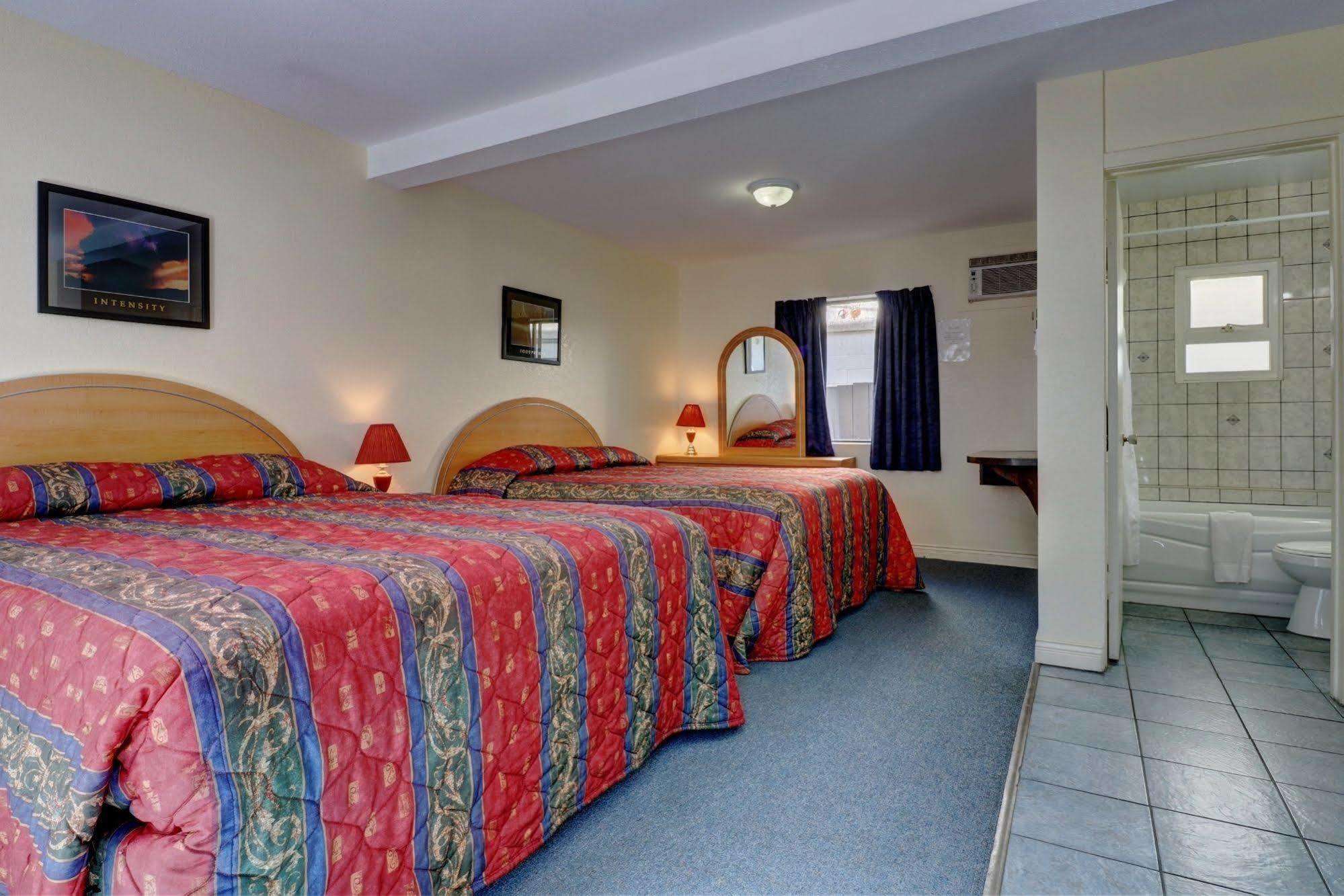Sunny Beach Motel Penticton Kültér fotó