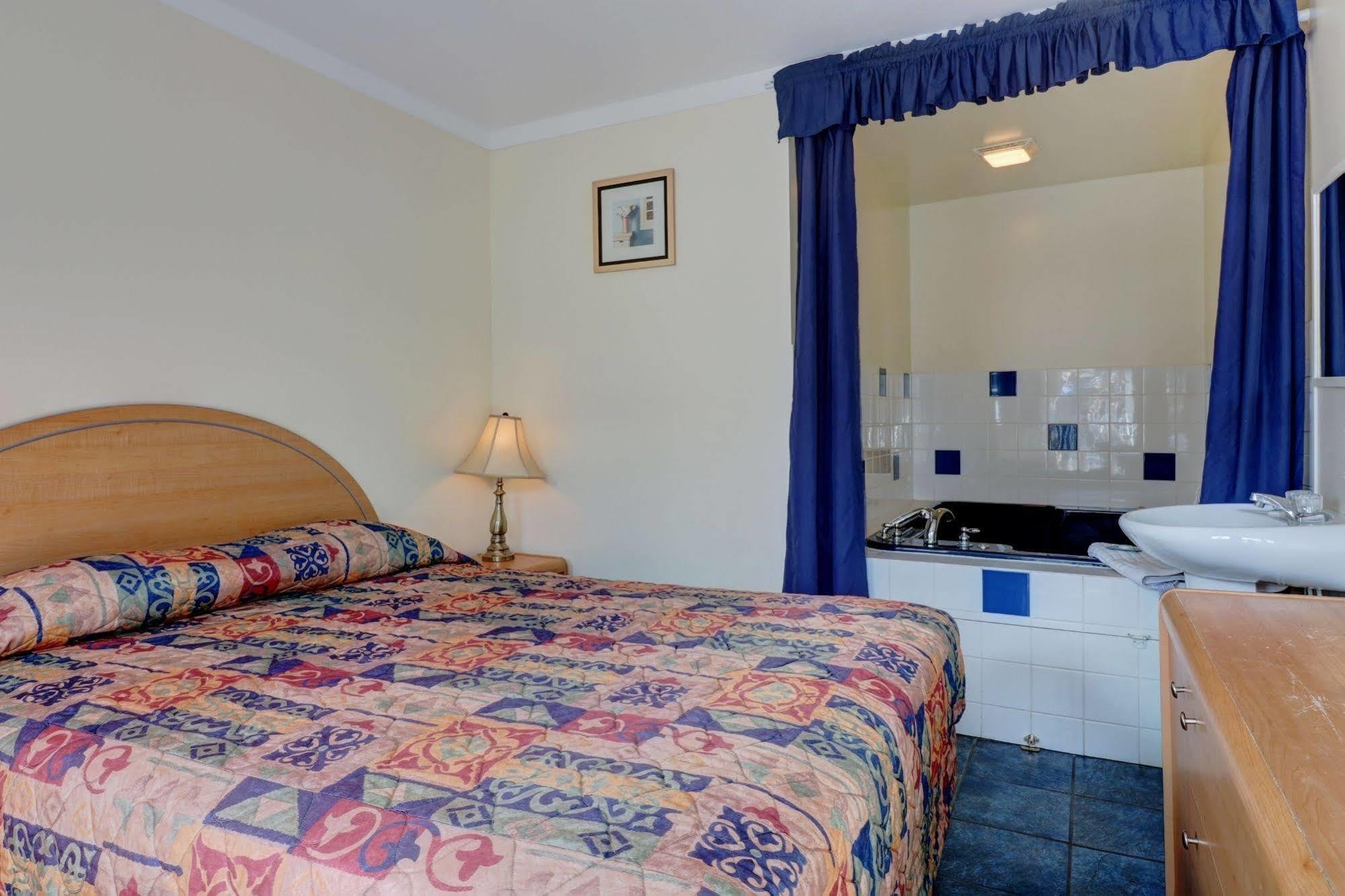 Sunny Beach Motel Penticton Kültér fotó