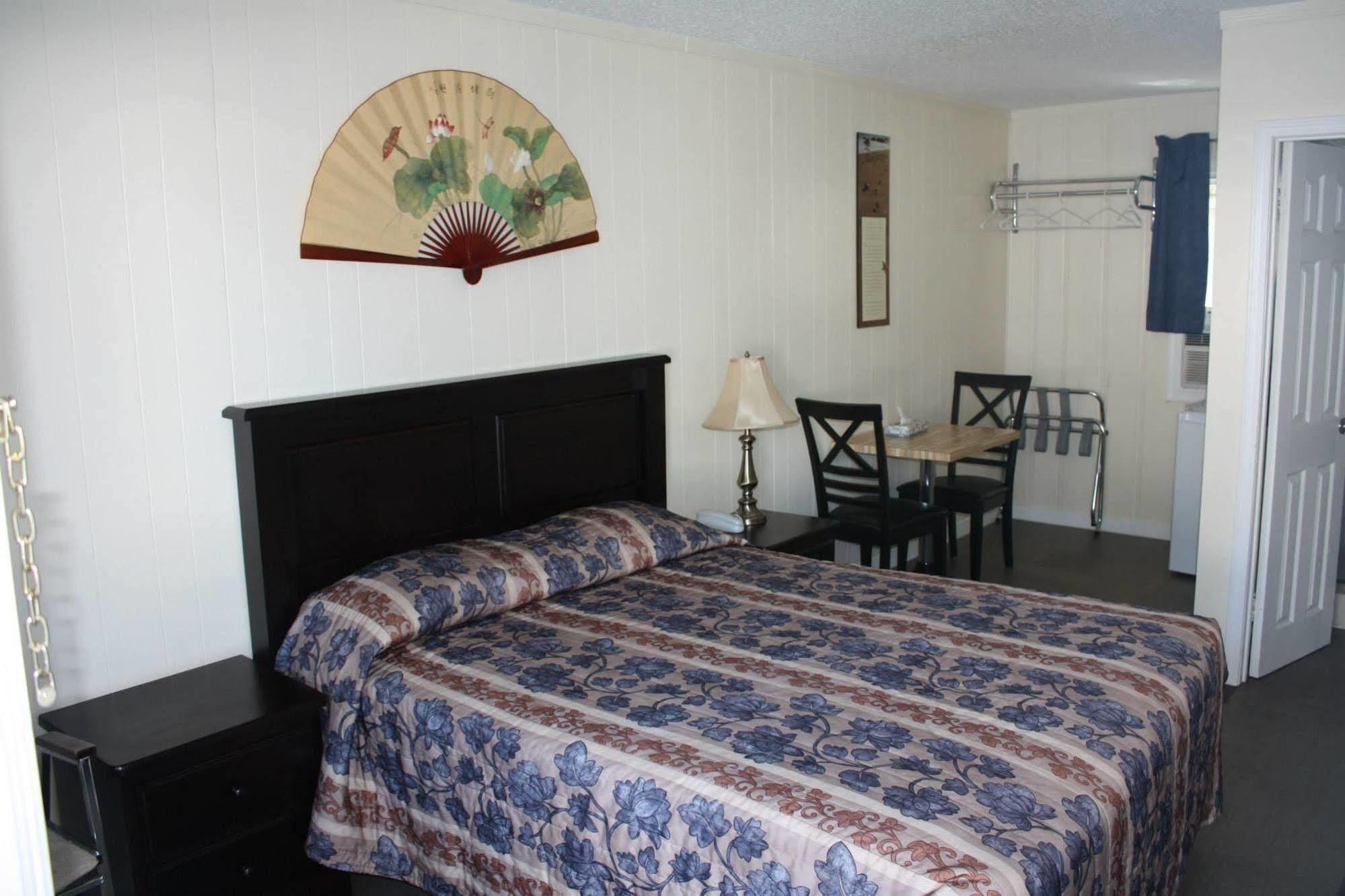 Sunny Beach Motel Penticton Kültér fotó