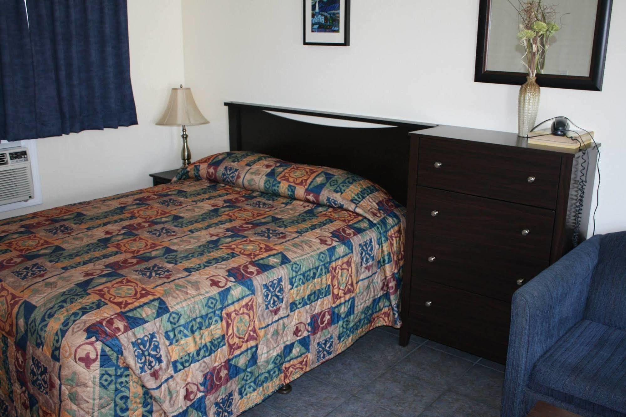 Sunny Beach Motel Penticton Kültér fotó