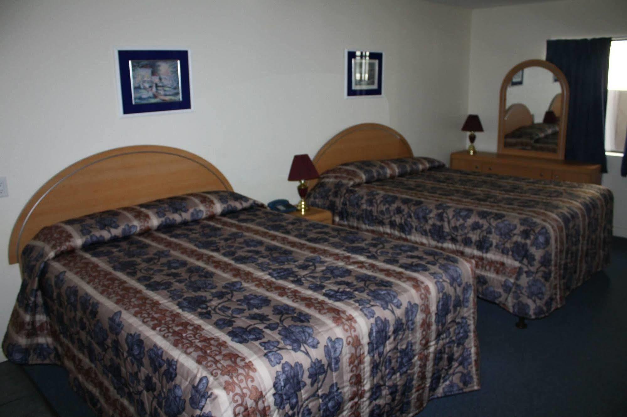 Sunny Beach Motel Penticton Kültér fotó