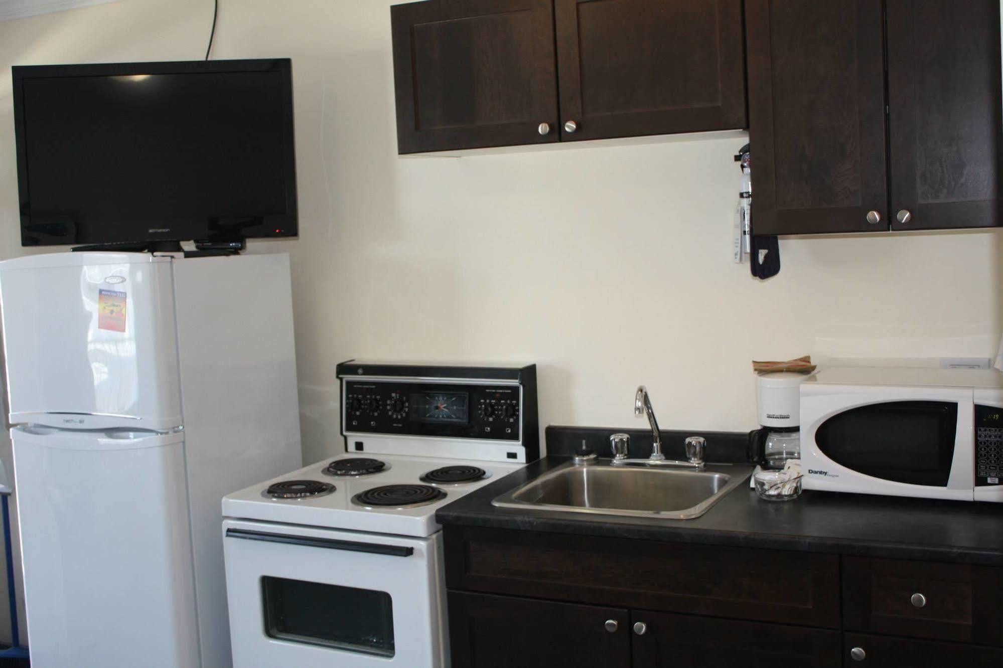 Sunny Beach Motel Penticton Kültér fotó